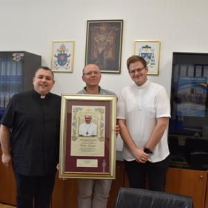 Prof. Ljubenko primio priznanje za 10-godišnji rad u Međubiskupijskom sjemeništu na Šalati